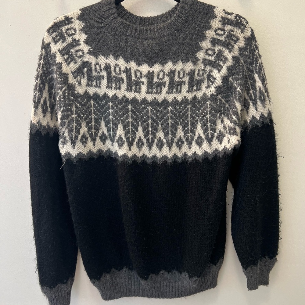 Alpaca Wool Sweater with Llama Pattern (handmade in Peru)